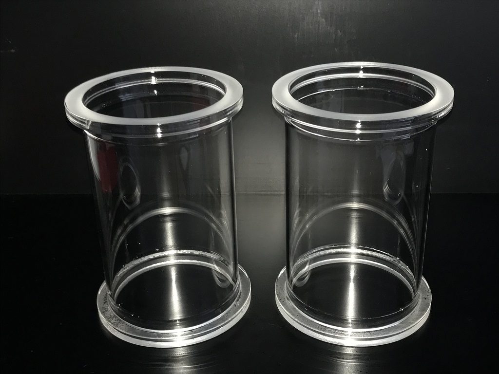 Flanges in quartz glass. The quartz tube is fitted with flanges diameter 140 mm.